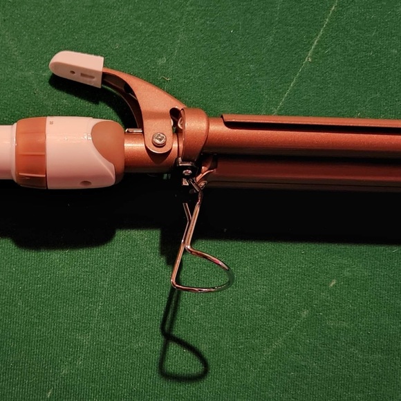 Conair Durable Ceramic Triple Barrel Waver - Picture 6 of 7